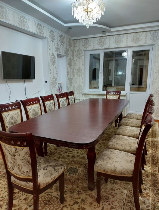 Продаю стол со стульями