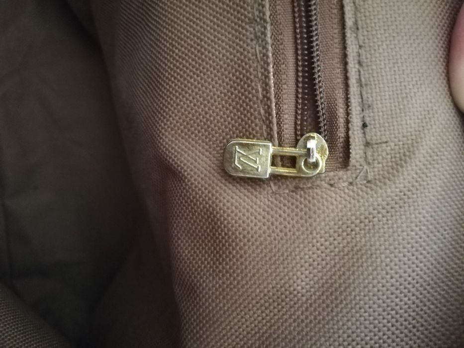 Geantă LOUIS VUITTON, model poștaș pentru LEPTOP.