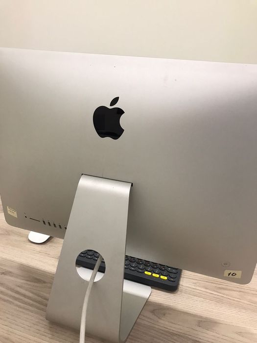 Продается Apple iMac 21.5" (2015)