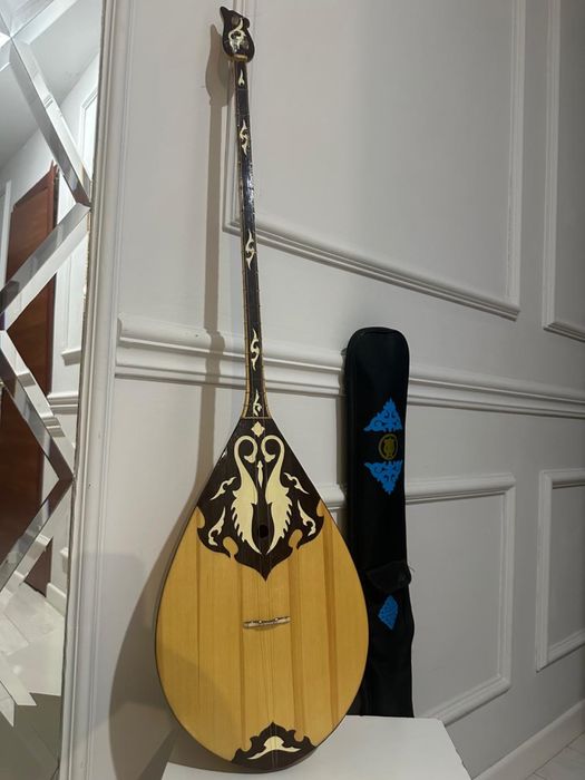 Домбыра қайыңнан жасалған