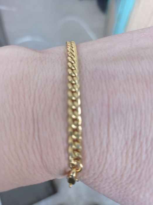 Красивый браслет на руку.