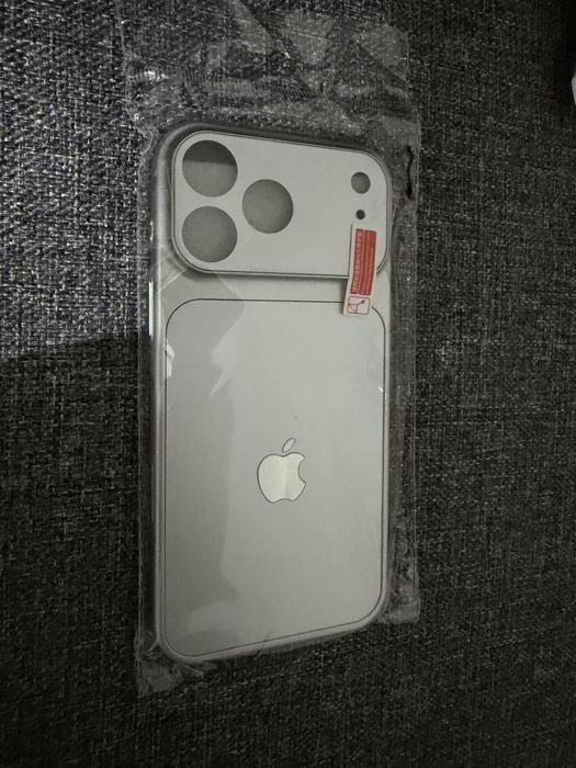 Husa iphone 16 pro cu aspect de 17 pro,