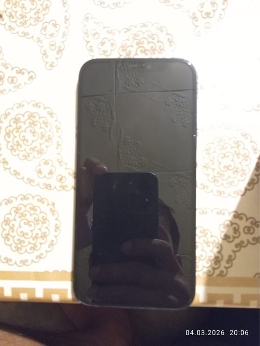 Продам Iphone 12