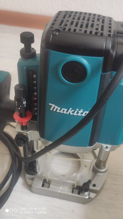 Фрезер Makita RP1802F
