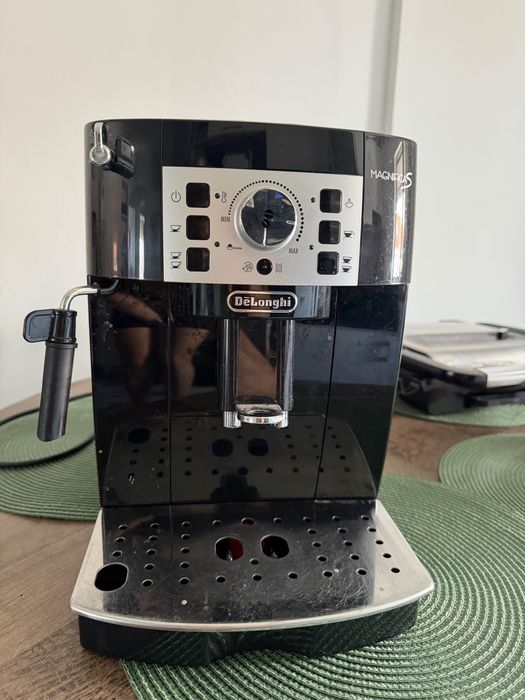 Aparat cafea Delonghi