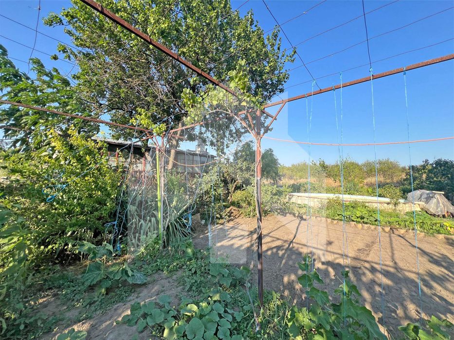 ПРОДАВА парцел 1,4 дка с ФУРГОН и КЛАДЕНЕЦ в гр. Плиска. ТОК! ВОДА!