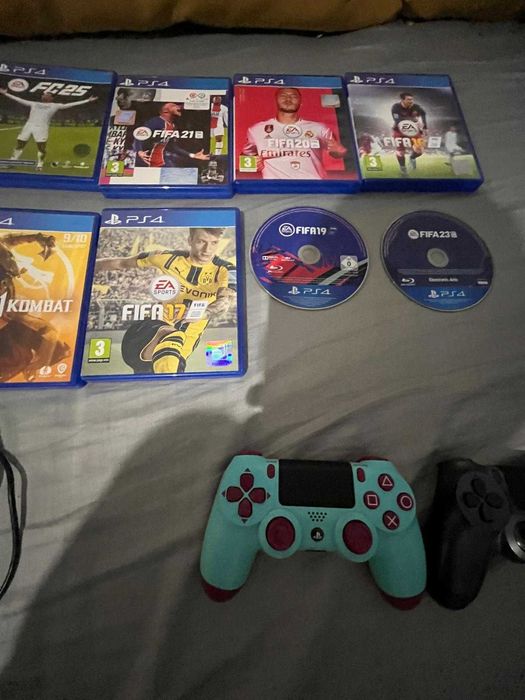 Vand PS4 cu 20 de jocuri incluse si 2 Controllere
