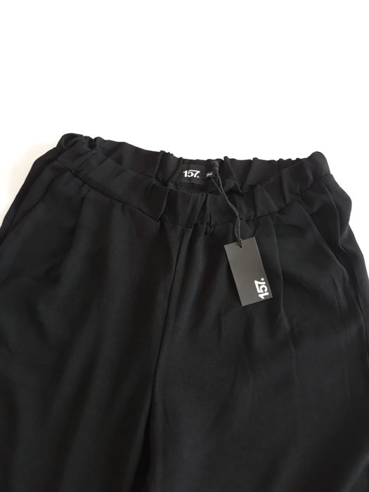 Pantaloni largi cu talie înaltă
