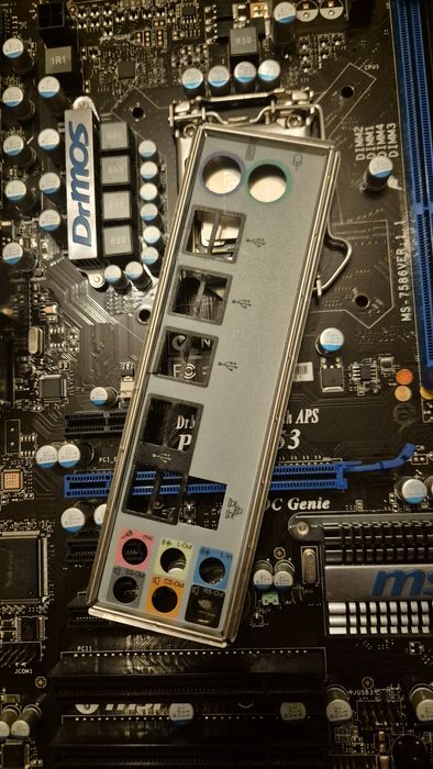 Kit Placa de baza MSI P55-CD53 + Procesor i5-860 + i/o shield + cooler Intel / LGA 1156 ATX
125
