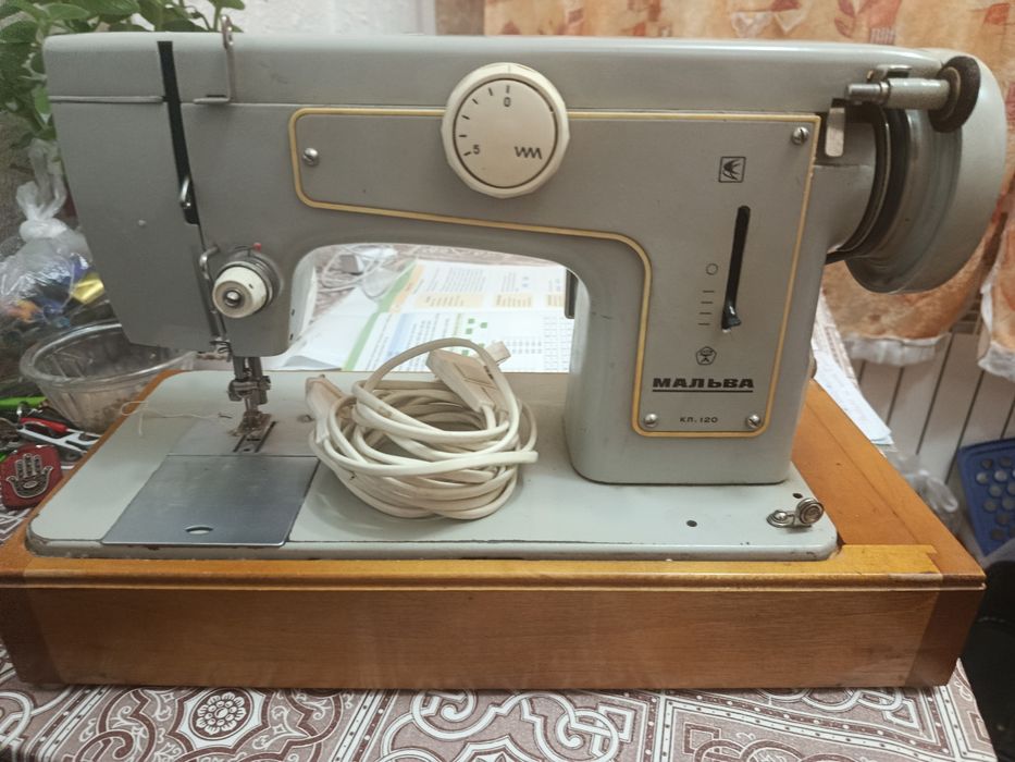 Продается швейная машина Мальва