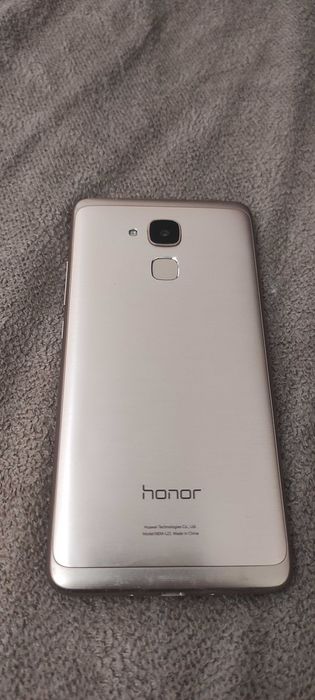 Телефон       Honor  7  Lite.