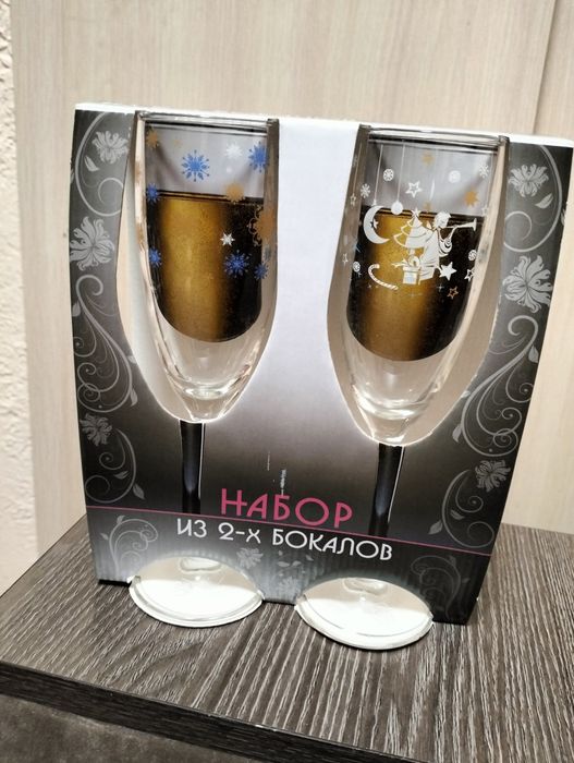 Продам бокалы под шампанское цена 2000