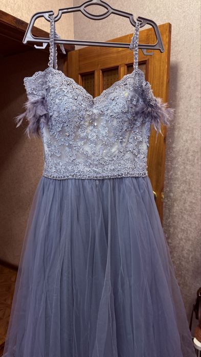 Прощам вечернее платье.