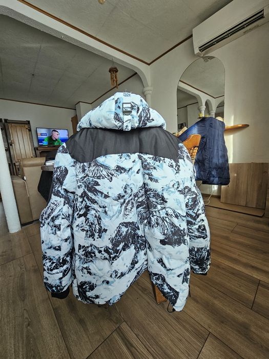 Продавам мъжко зимно яке CANADA