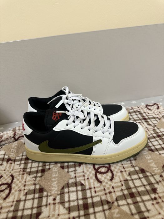 Продам кроссовки Nike