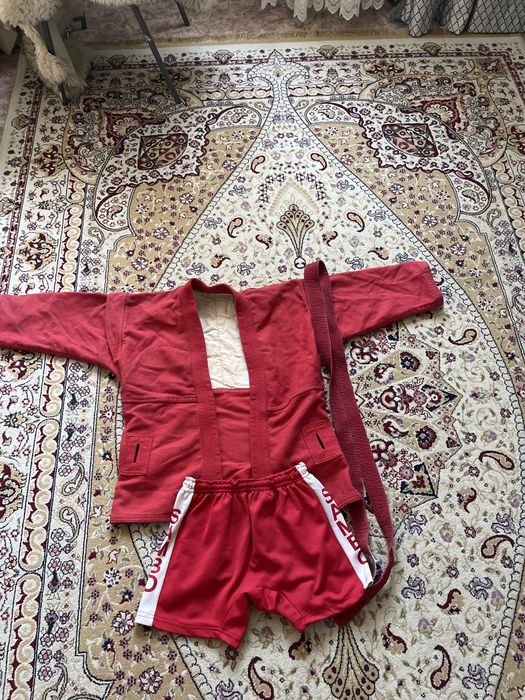 Самбо форма красный