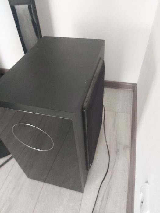 Titlu Anunț: Sistem Home Cinema  Samsung HT-TXQ120 – Design Premium "Tallboy", 1000W, Sunet de Excepție
​Descriere:
​Vând sistem Home Cinema Samsun