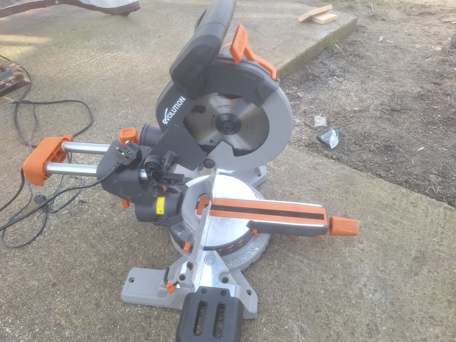 Vând circular cu glisieră