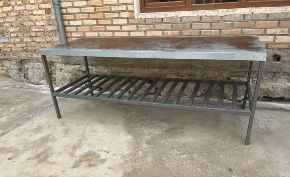 Продаётся металлический стол
