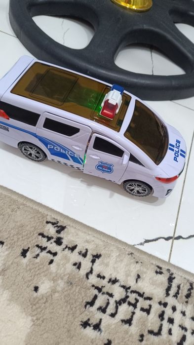 Машина детская в отличном состоянии