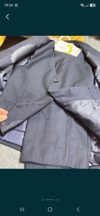 Продам школьный костюм новый