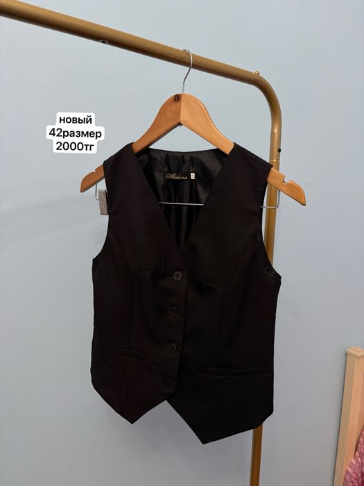 продам костюмы,жакеты