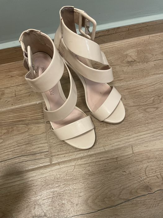 Сандали на ток Aldo