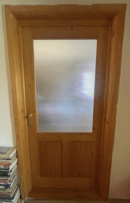 Usi lemn pt interior cu pervazuri si 1 ușă dublă pvc