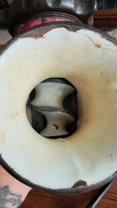 Антична ръчна  месомелачка модел номер 5 от 1910 - 1930 гд. 
Напълно о