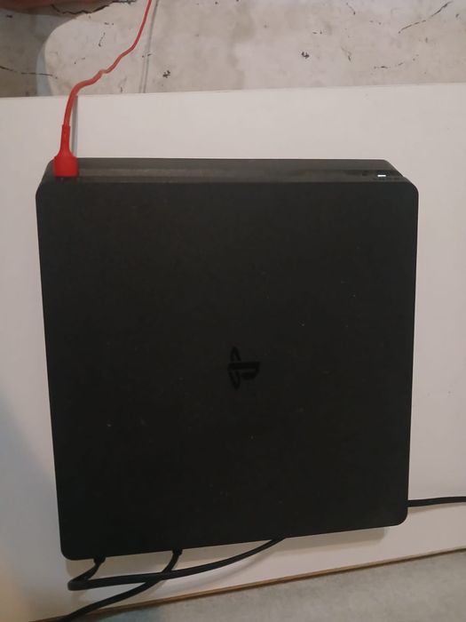 СРОЧНО ПРОДАЕТСЯ ps4 в хорошем состоянии