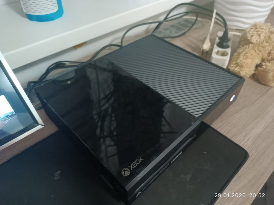 Продам xbox one с крутыми играми