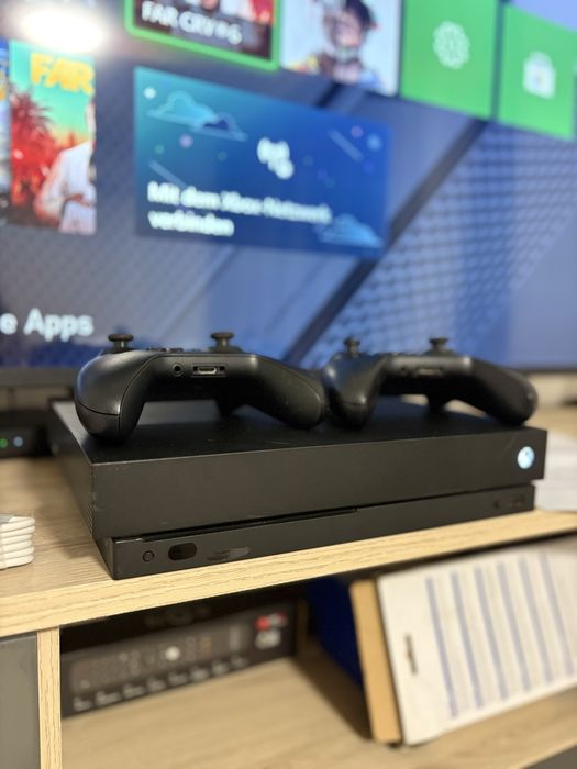 Xbox One X 1TB Гаранция 12м