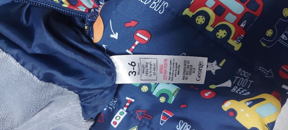 Зимний костюм от фирмы George размер 3-6 месяцев ,62-68 см