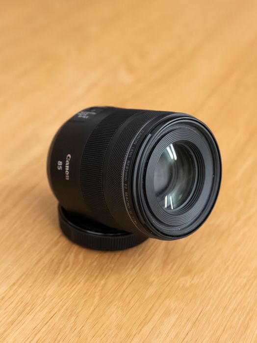 Canon RF 85mm f/2 Macro IS STM