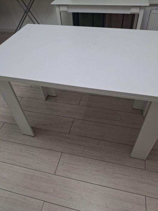 Белый кухонный стол