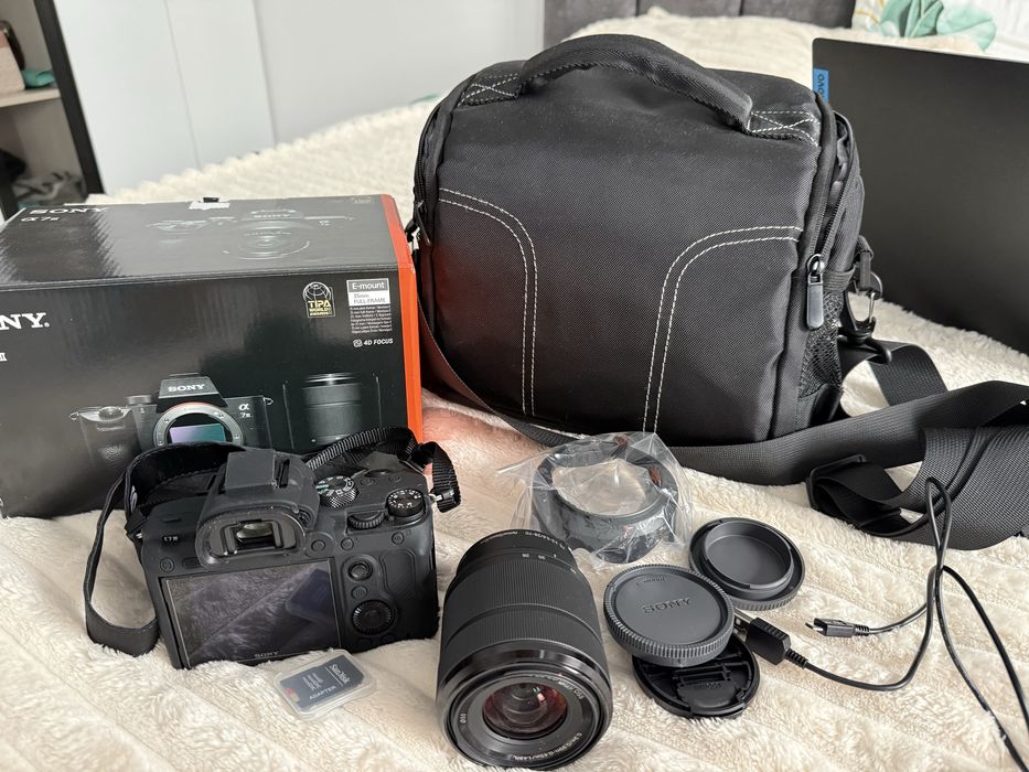 Vand Sony A7 III KIT 28-70 F/3.5-5.6 OSS Aparat Foto Mirrorless , Garantie emag:17.11.2027