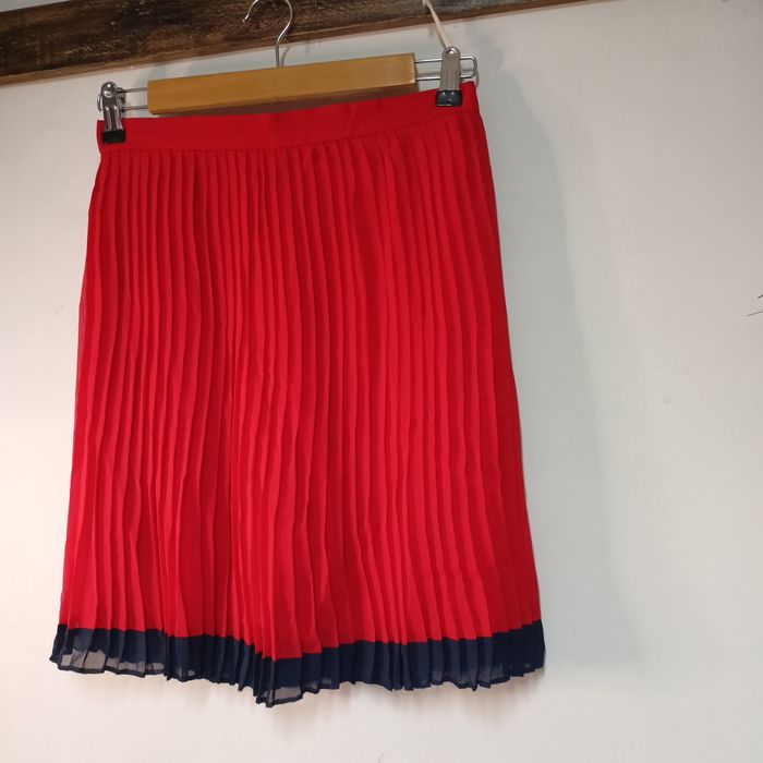 Fustă Plisată Atmosphere – Roșu Vibrant cu Detaliu Bleumarin mărimea S