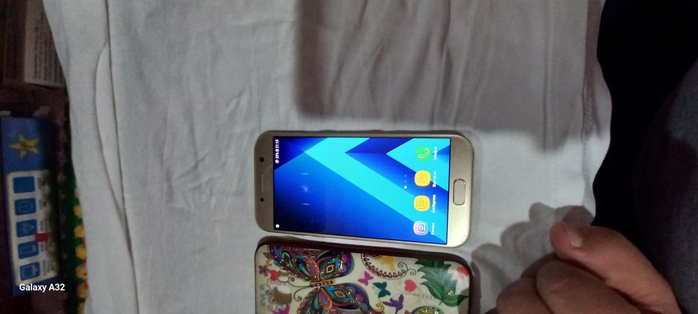 Samsung A5 отличны.