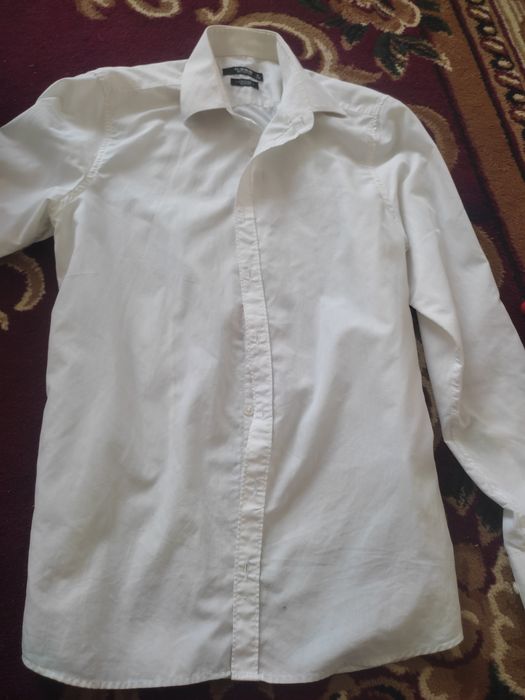 Рубашка белая  подойдёт 17-18 лет