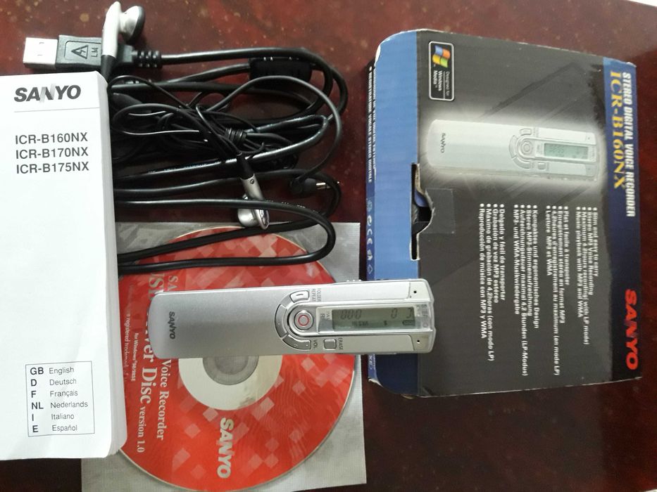 Reportofon digital SANYO model ICR-B160NX, stereo.