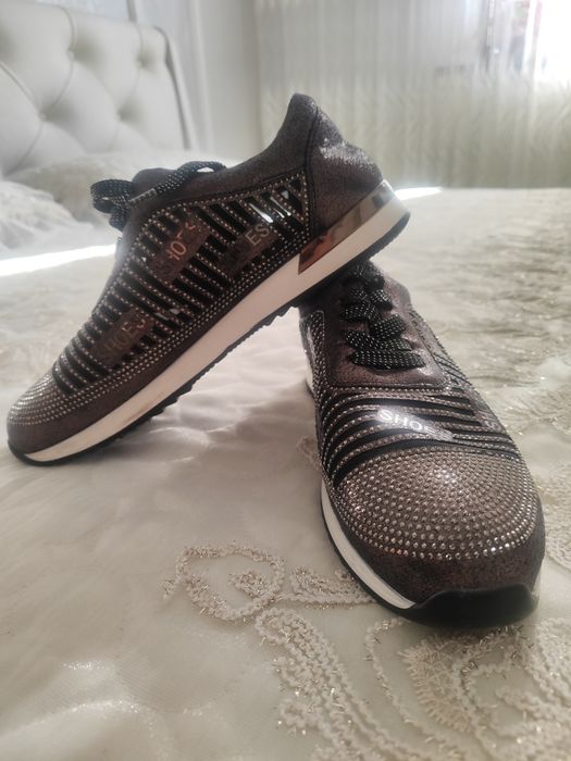 Продаю новые кросовки