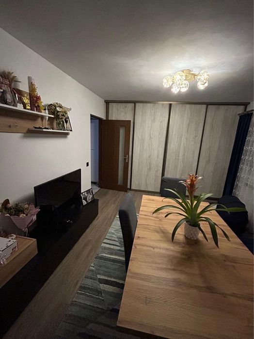 Vand apartament cu 2 camere