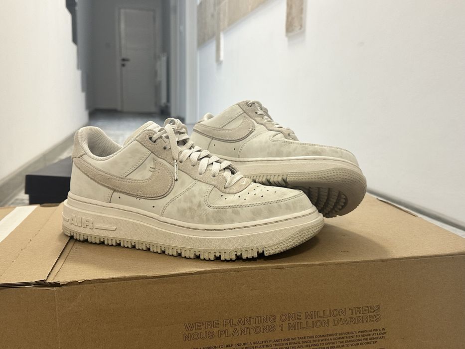 Nike Air Force 1 Luxe