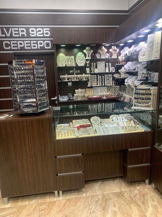 Търговско оборудване  за магазин за бижута - 1200 евро