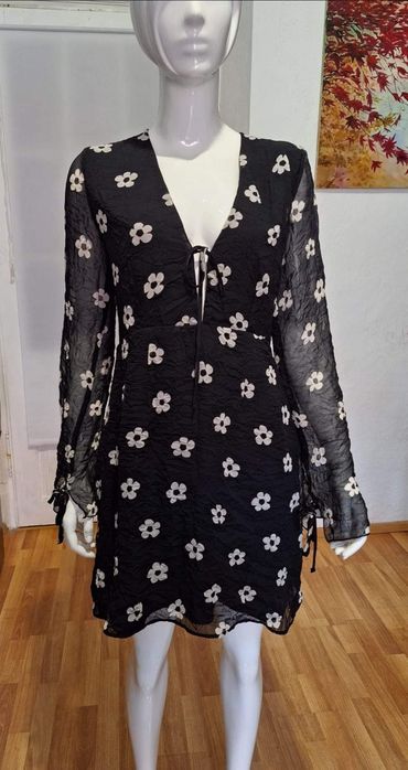 Vând haine noi cu eticheta