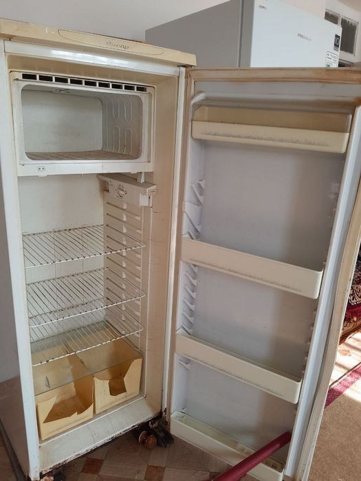 Холодильник продаётся