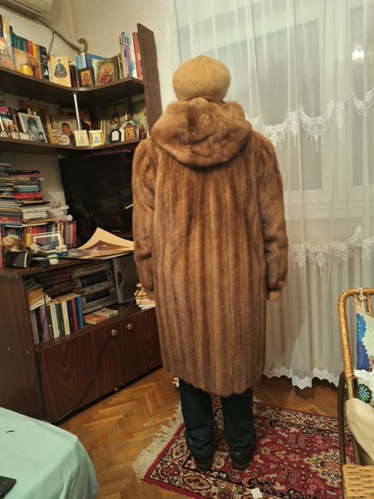 Haina blana vizon/nurca cu gluga