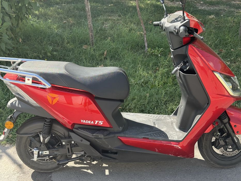 Yadea т5  skuter  red