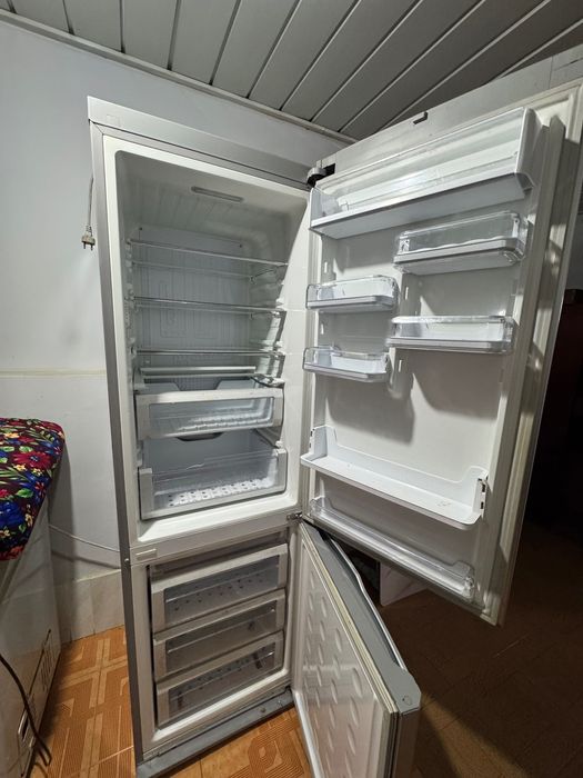 Холодильник сотилади