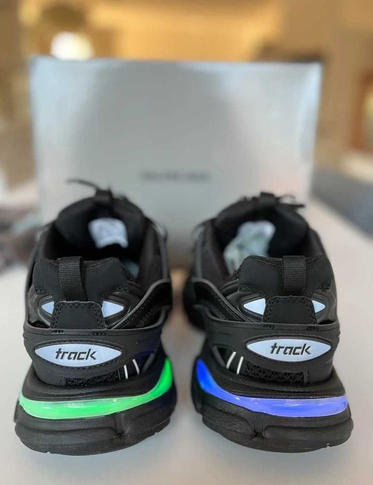 Balenciaga track 43
